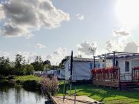Nos mobil home vu sur nos étangs de pêche
